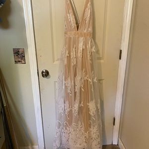Tan and white lace dress. Cross cross back. I’m 5’8” and had to wear